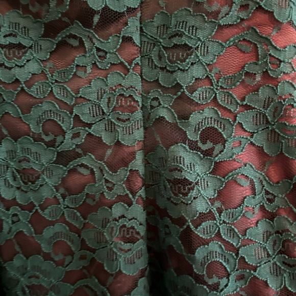 Green lace dress with lining - Picture 5 of 5